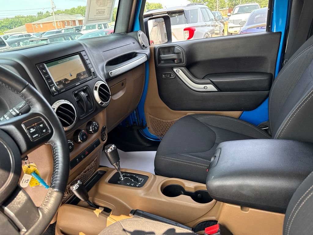 Used 2015 Jeep Wrangler Sahara w/ Connectivity Group AWD/4WD image 11