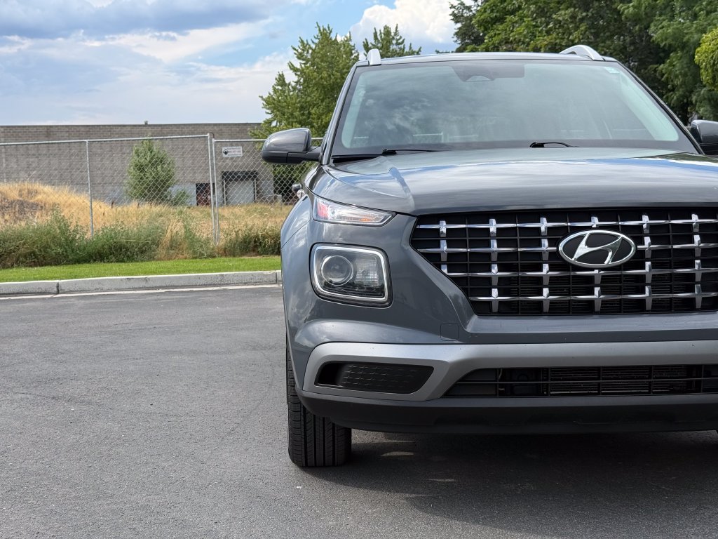 Used 2023 Hyundai Venue SEL w/ Cargo Package FWD image 4