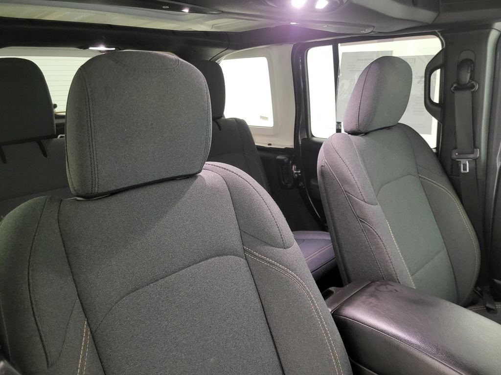 Used 2025 Jeep Wrangler Sport S image 38