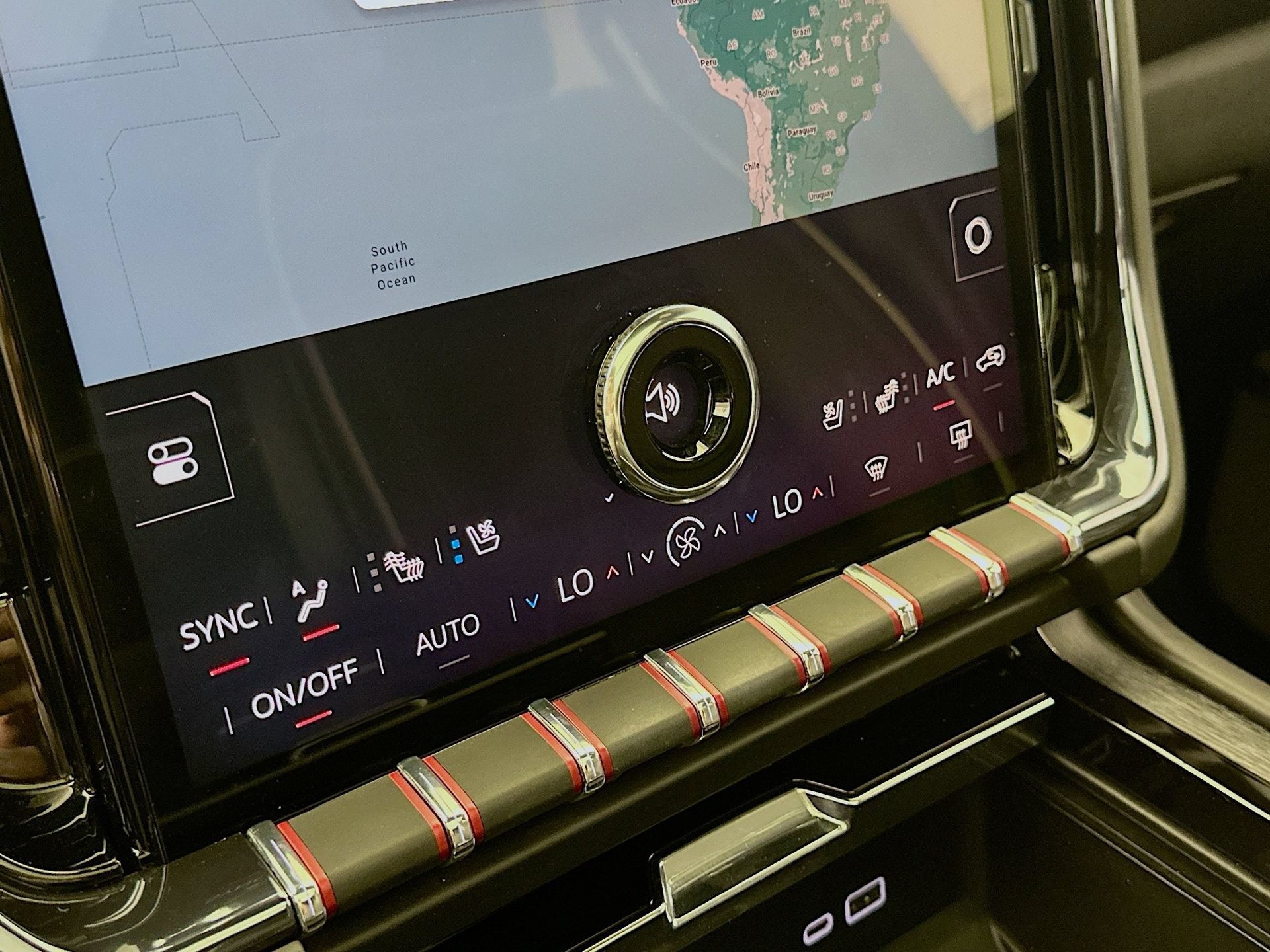 Used 2025 GMC Yukon AT4 Ultimate AWD/4WD image 17
