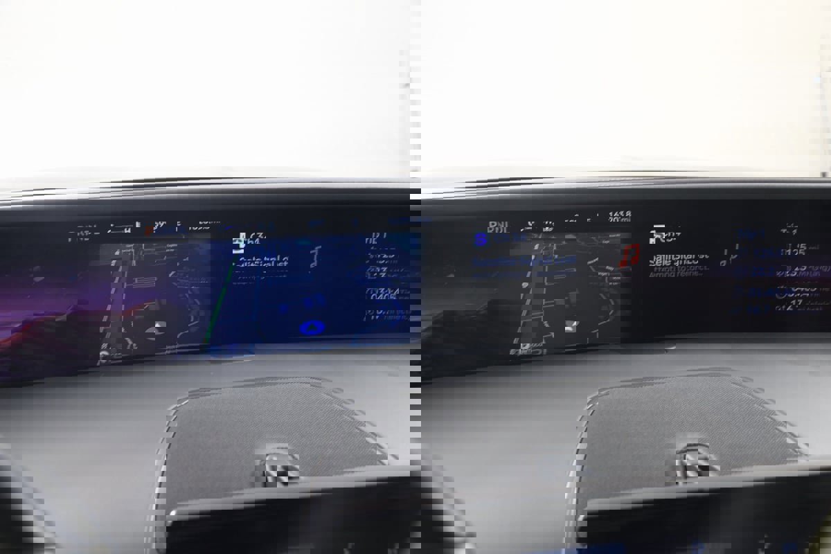 Used 2025 Lincoln Nautilus Reserve AWD/4WD image 39