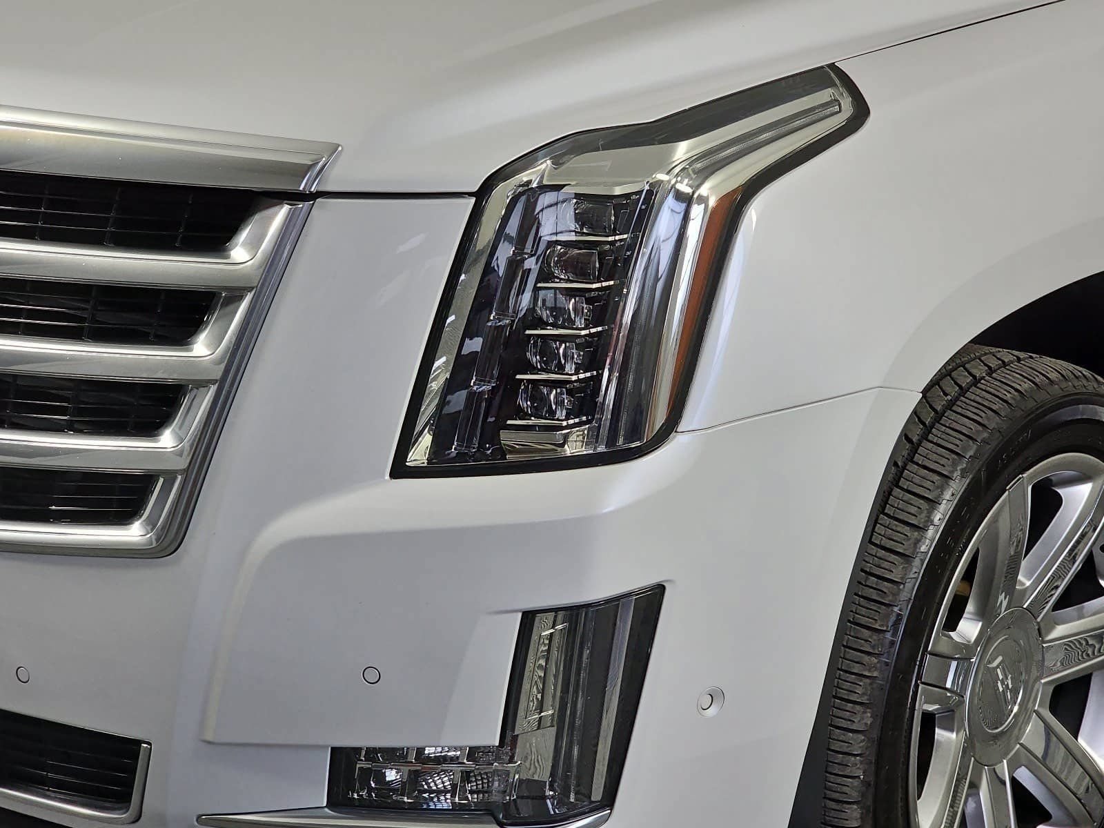 Used 2020 Cadillac Escalade Luxury AWD/4WD image 28
