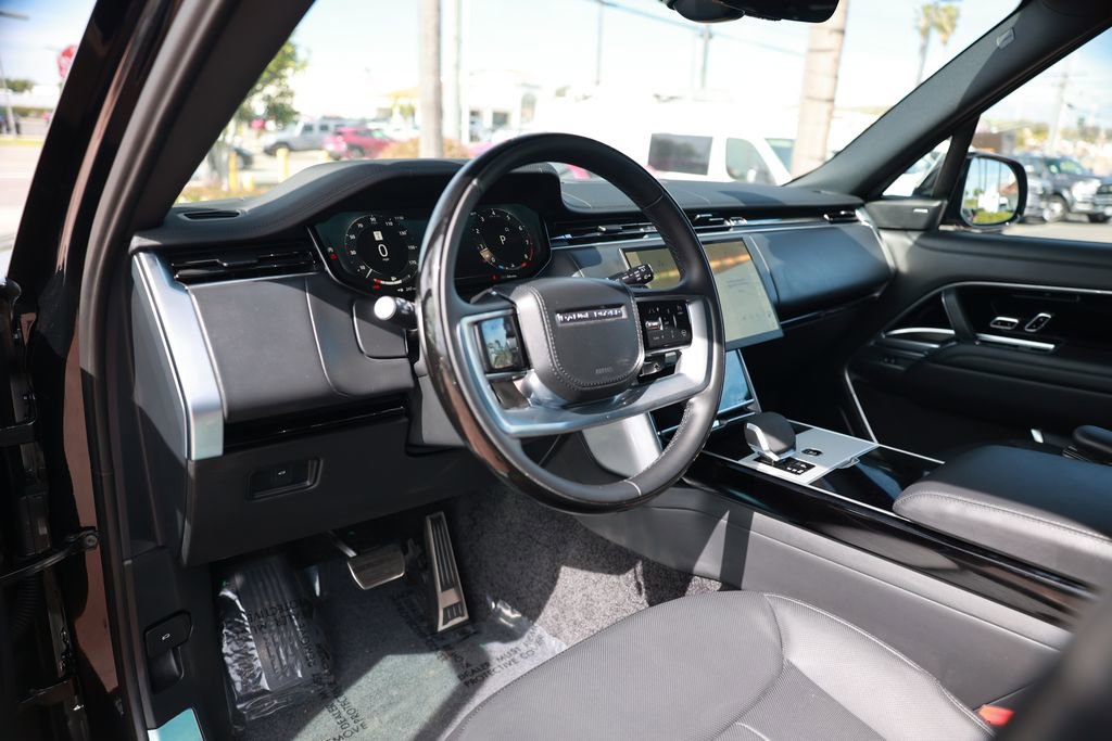Used 2025 Land Rover Range Rover Long Wheelbase SE image 14