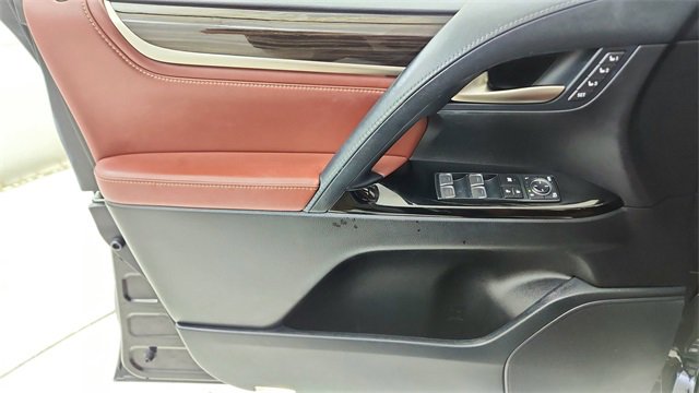 Used 2021 Lexus LX 570 4WD w/ 3rd Row & Luxury Pkg image 38