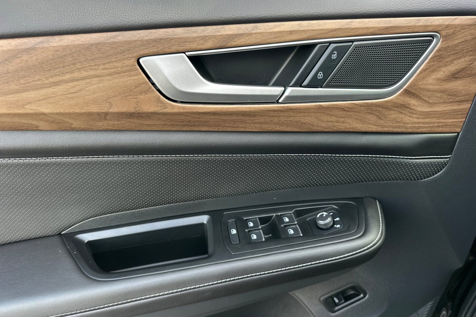 New 2026 Volkswagen Atlas SE image 9