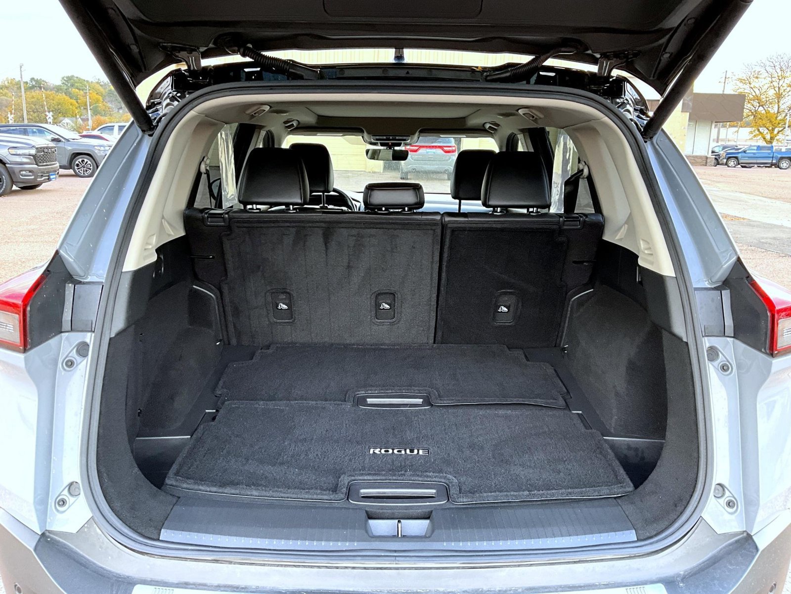 Used 2023 Nissan Rogue Platinum w/ Platinum Premium Package AWD/4WD image 9