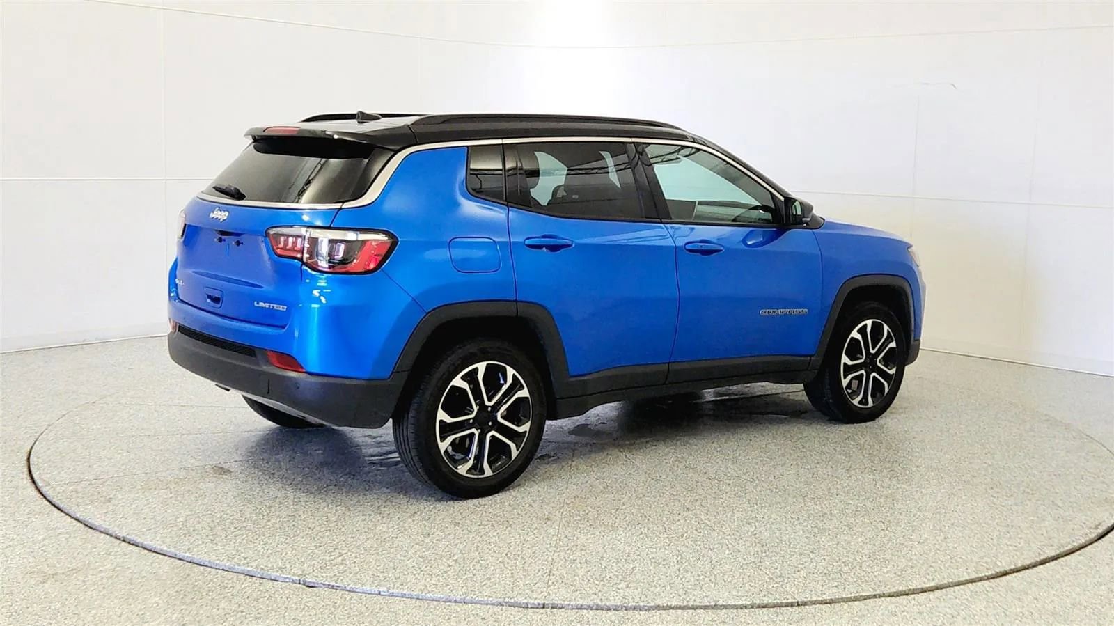 Used 2024 Jeep Compass Limited AWD/4WD image 7