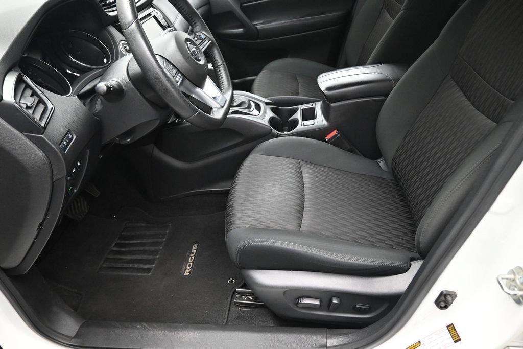 Used 2020 Nissan Rogue SV w/ Premium Package AWD/4WD image 16