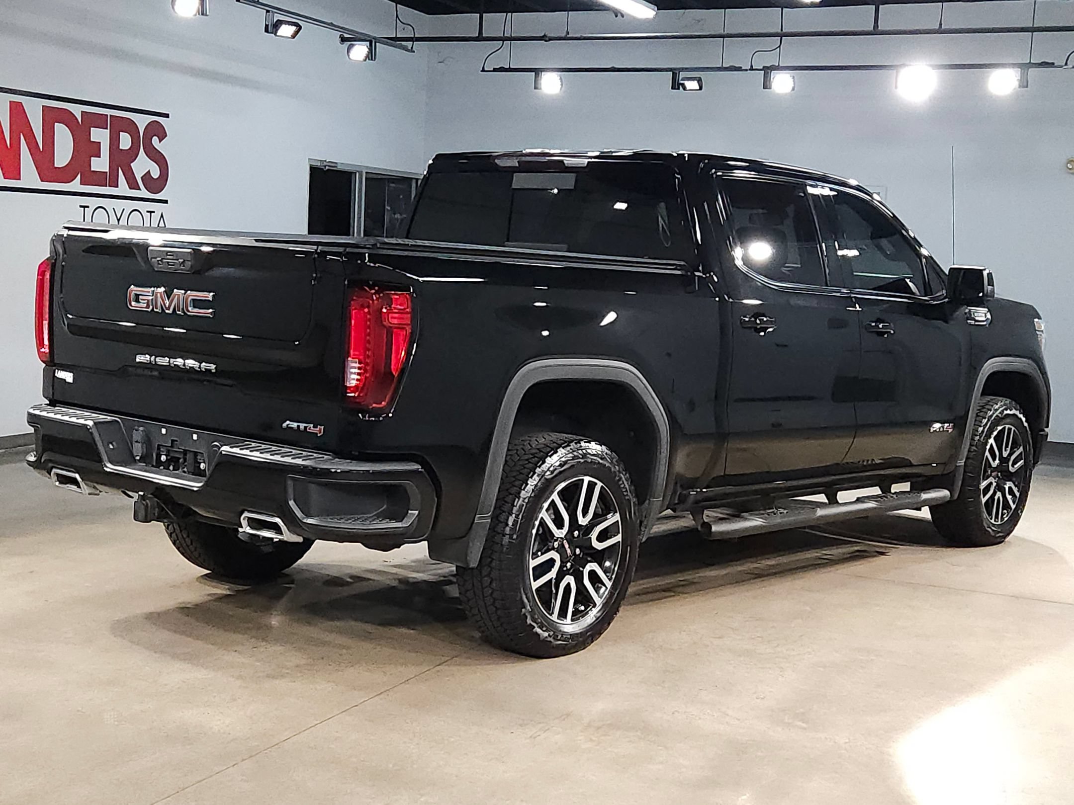 Used 2021 GMC Sierra 1500 AT4 w/ AT4 Preferred Package AWD/4WD image 7