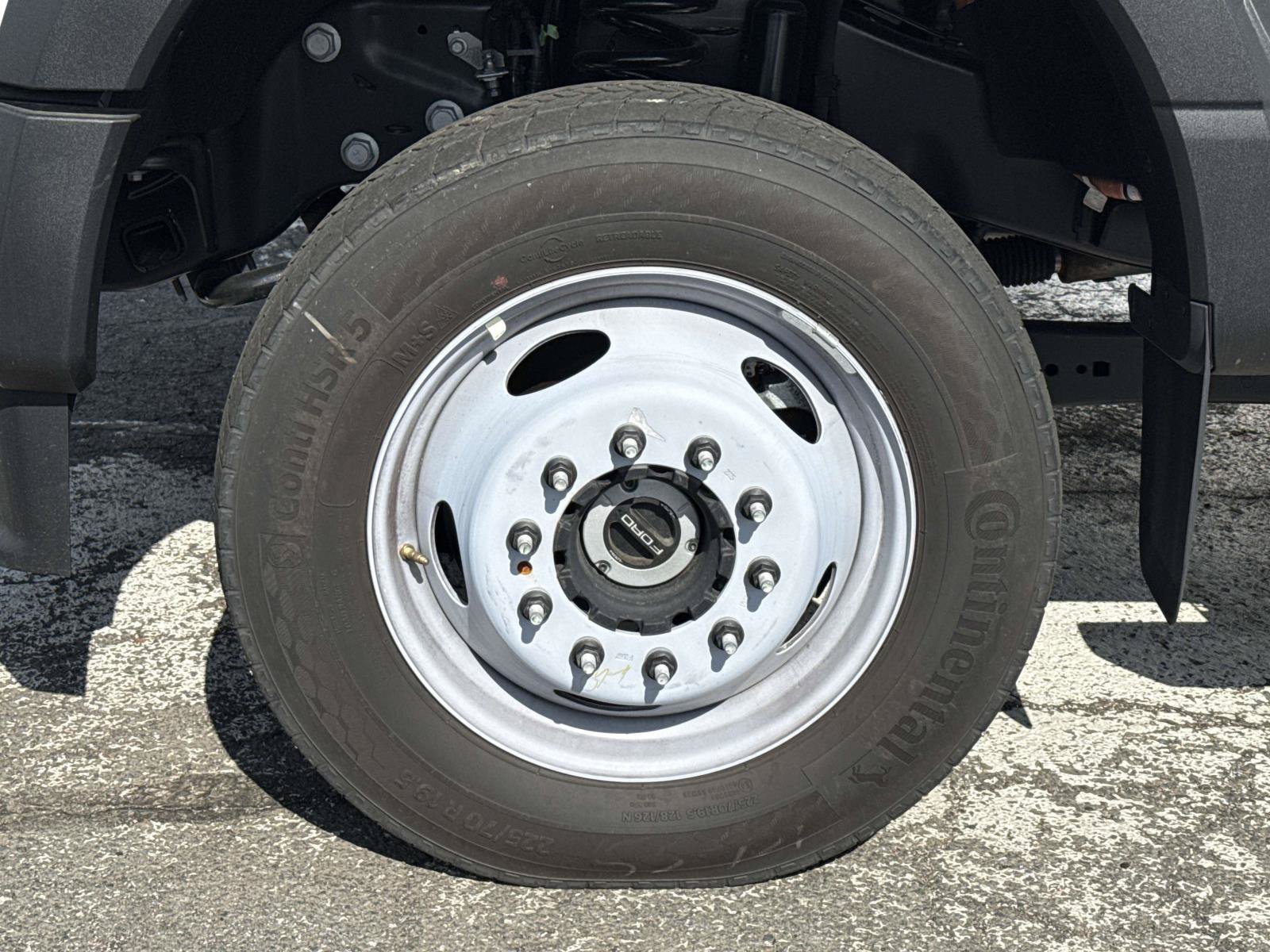 New 2025 Ford F550 4x4 Crew Cab image 9