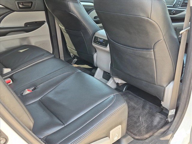 Used 2017 Toyota Highlander LE FWD image 20