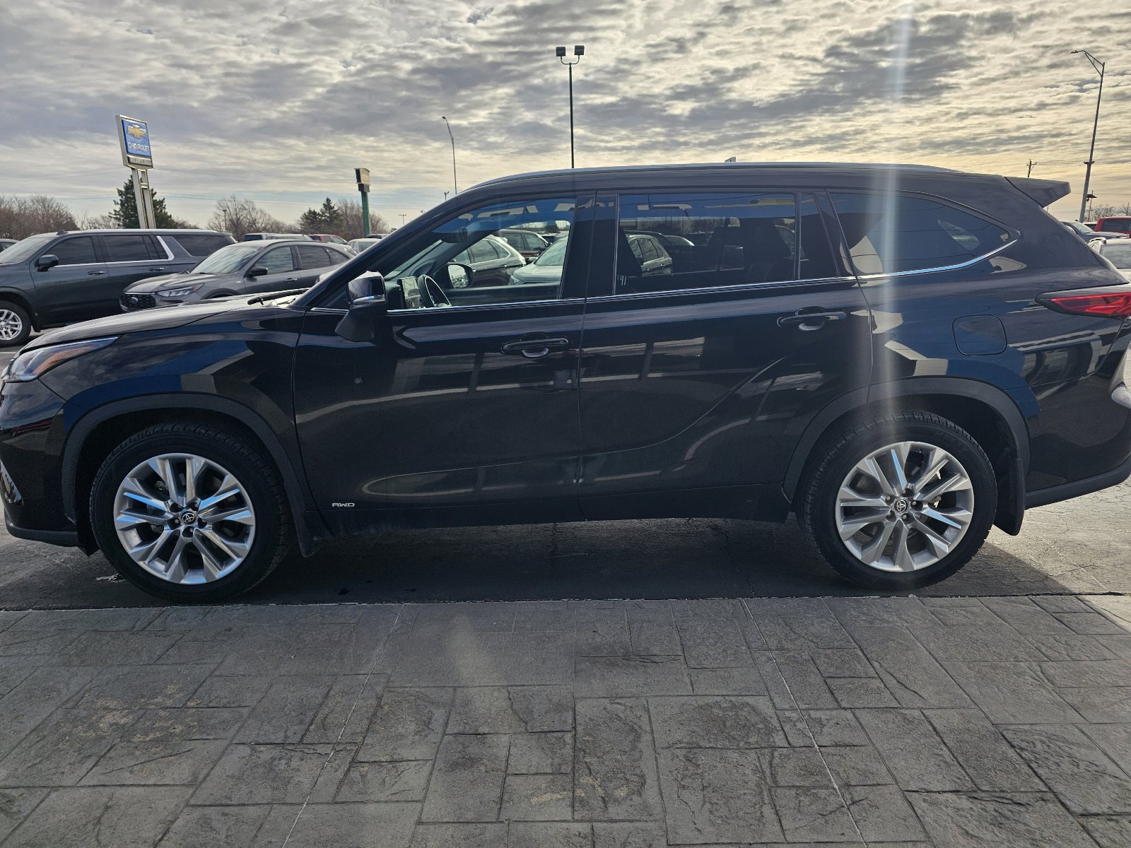 Used 2023 Toyota Highlander Limited image 6