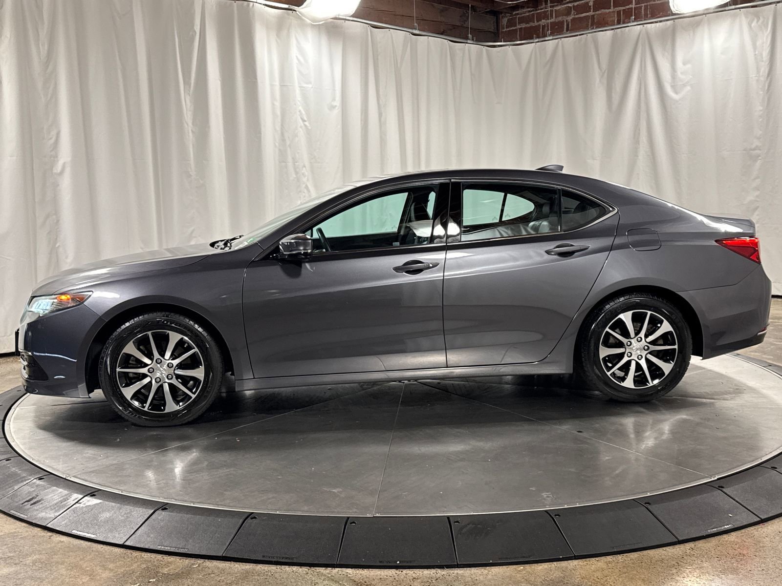 Used 2017 Acura TLX w/ Technology Package FWD image 8