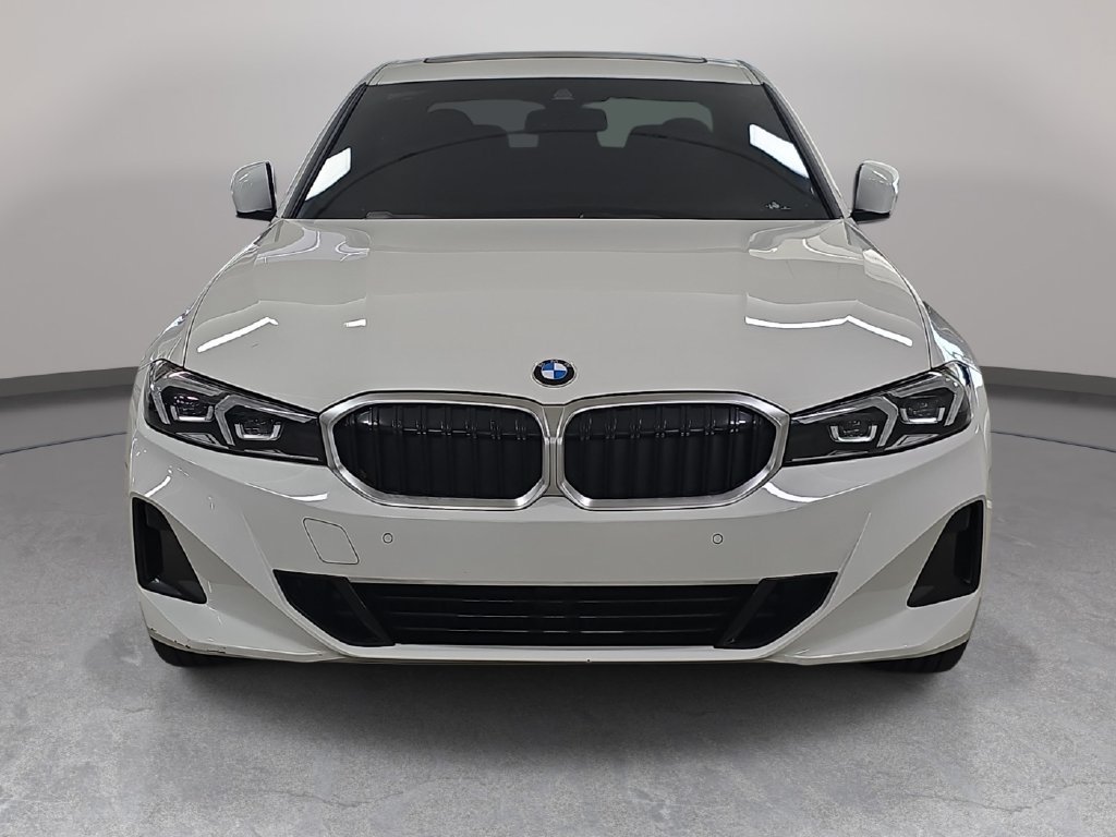 Used 2023 BMW 330i Sedan w/ Driving Assistance Package RWD image 2