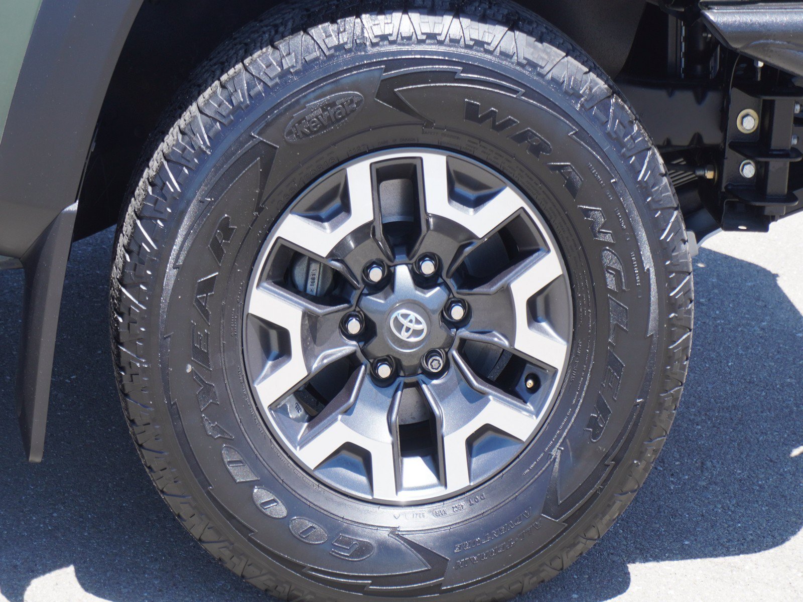 Used 2021 Toyota Tacoma TRD Off-Road w/ TRD Premium Off Road Package AWD/4WD image 6