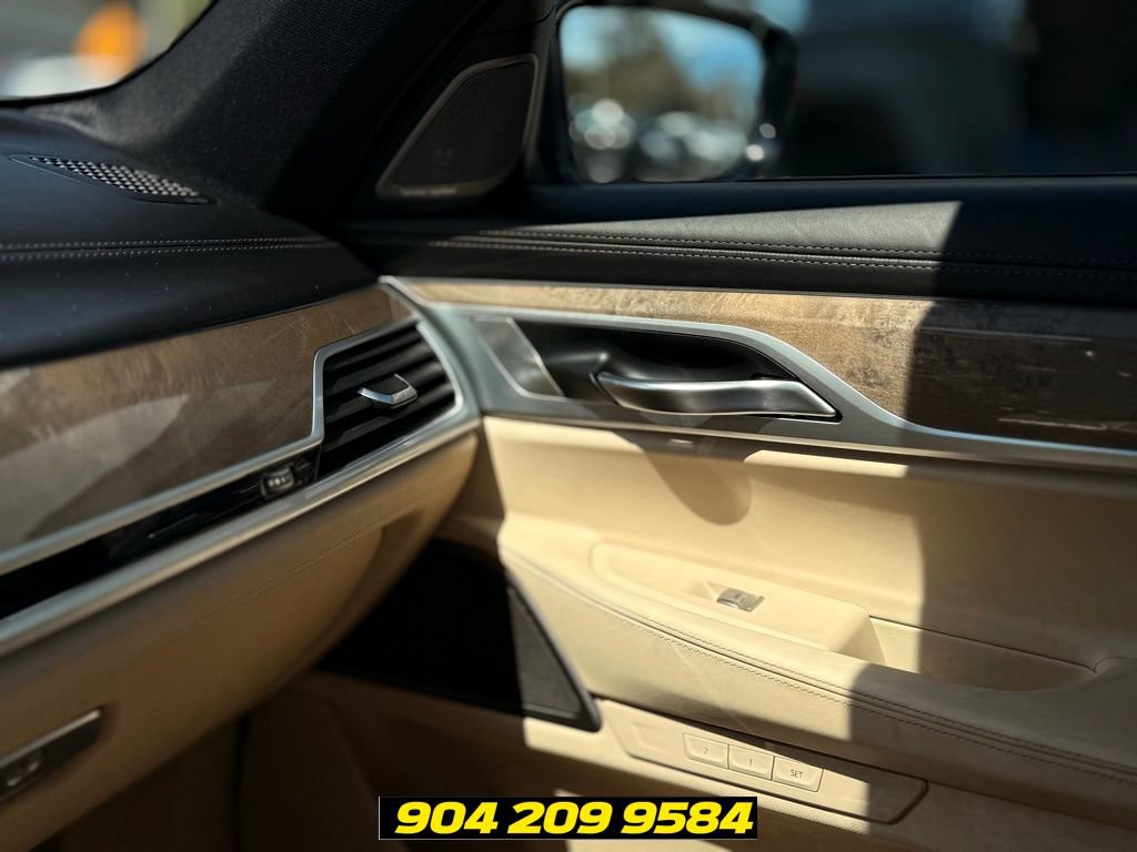 Used 2020 BMW 740i w/ Luxury Rear Seating Package RWD image 15