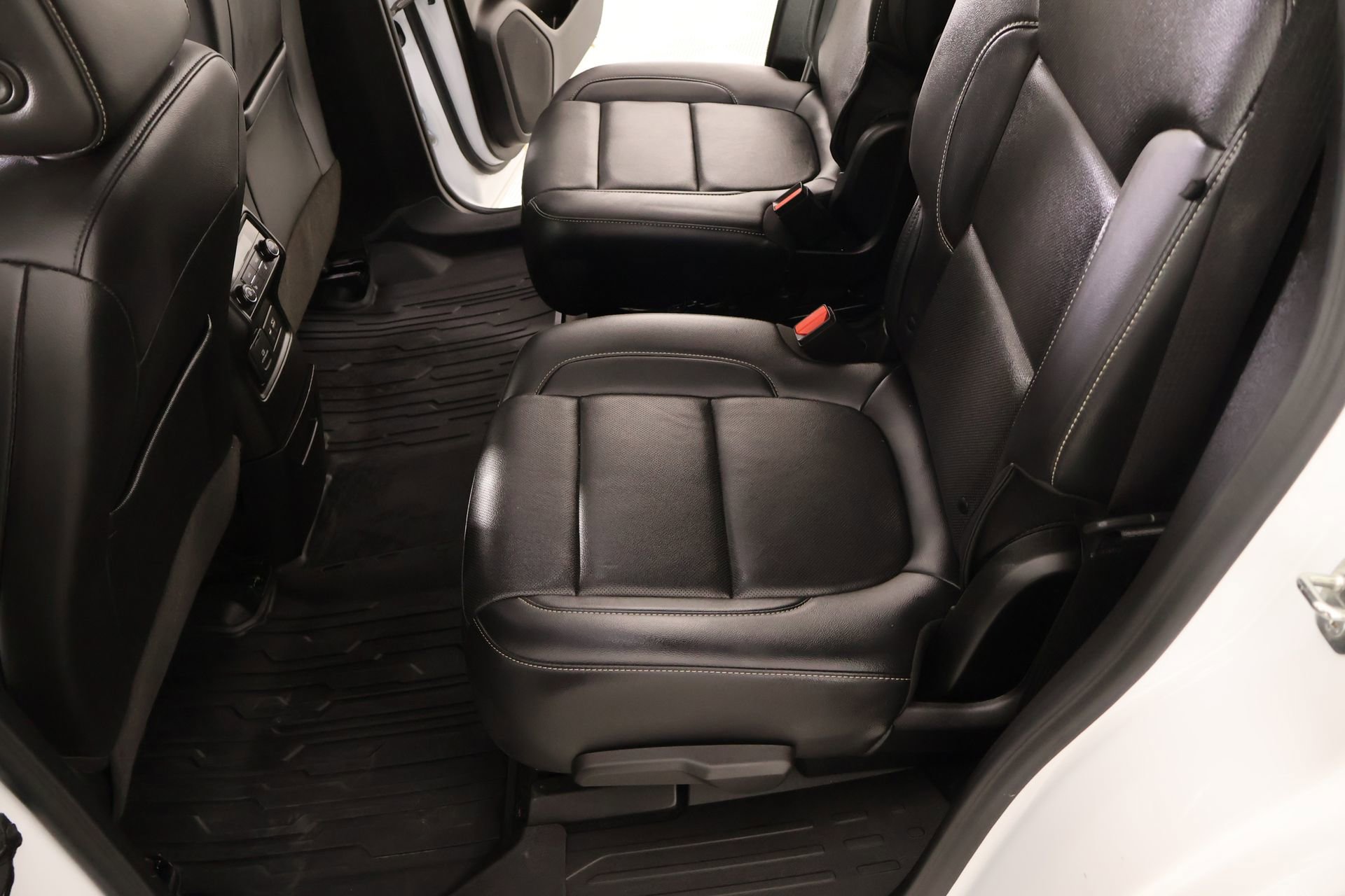 Used 2023 GMC Acadia SLT w/ Elevation Edition FWD image 11