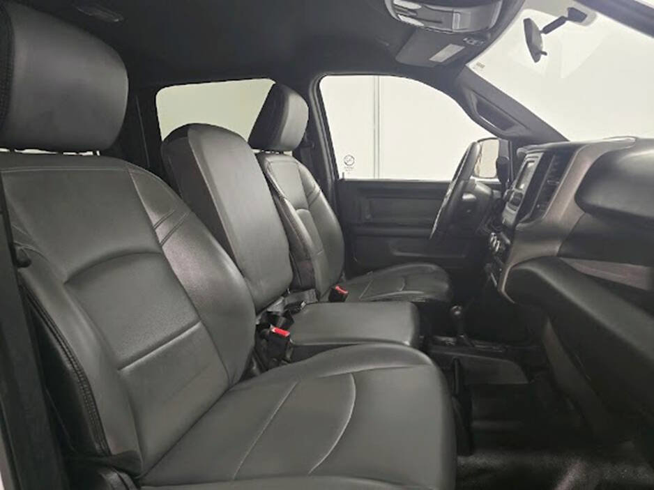 Used 2022 RAM 2500 Tradesman w/ Chrome Appearance Group image 16