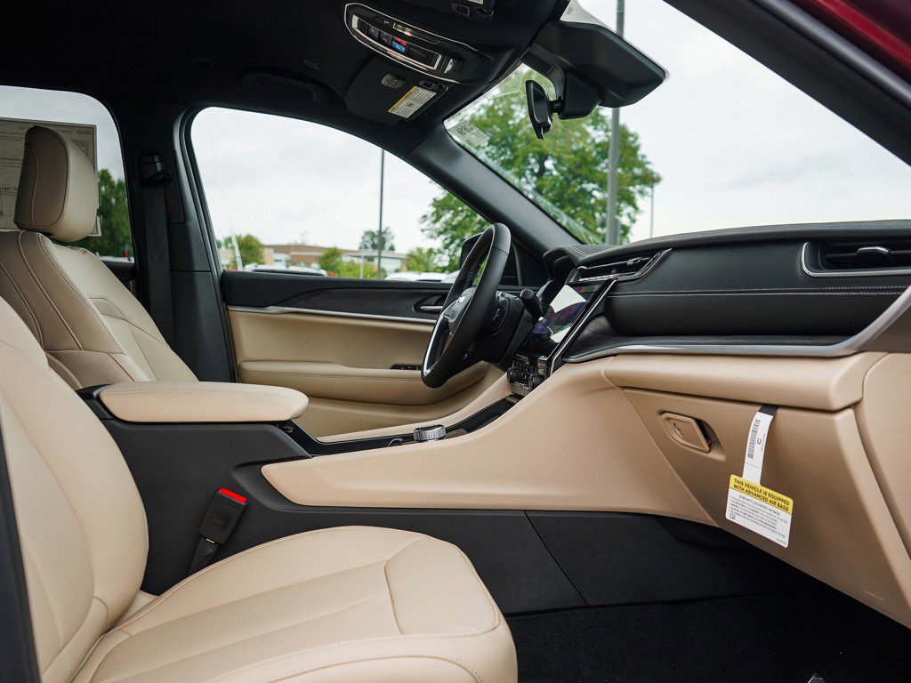 New 2025 Jeep Grand Cherokee Limited w/ Trailer Tow Package image 10