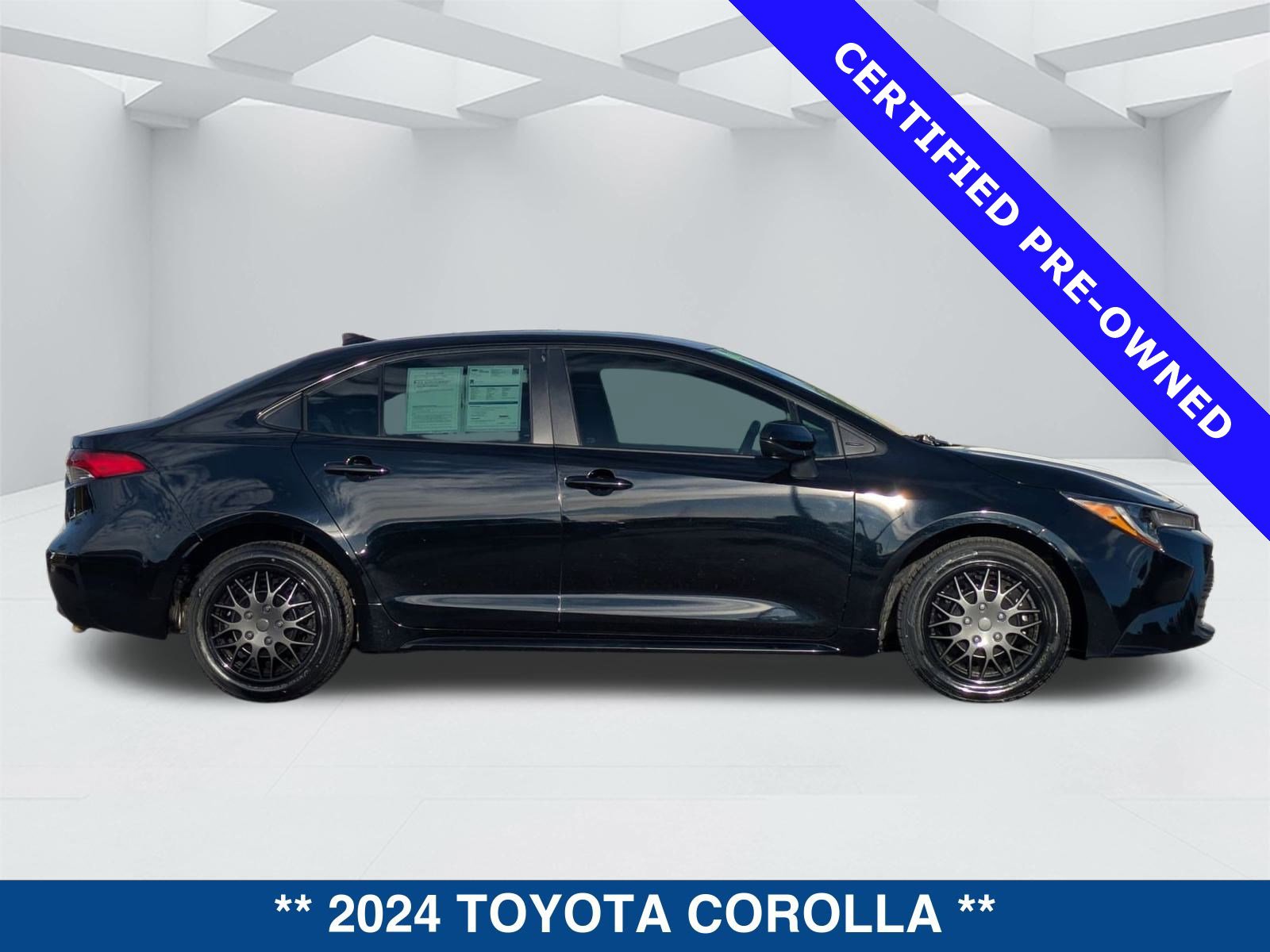 Used 2024 Toyota Corolla LE video 3