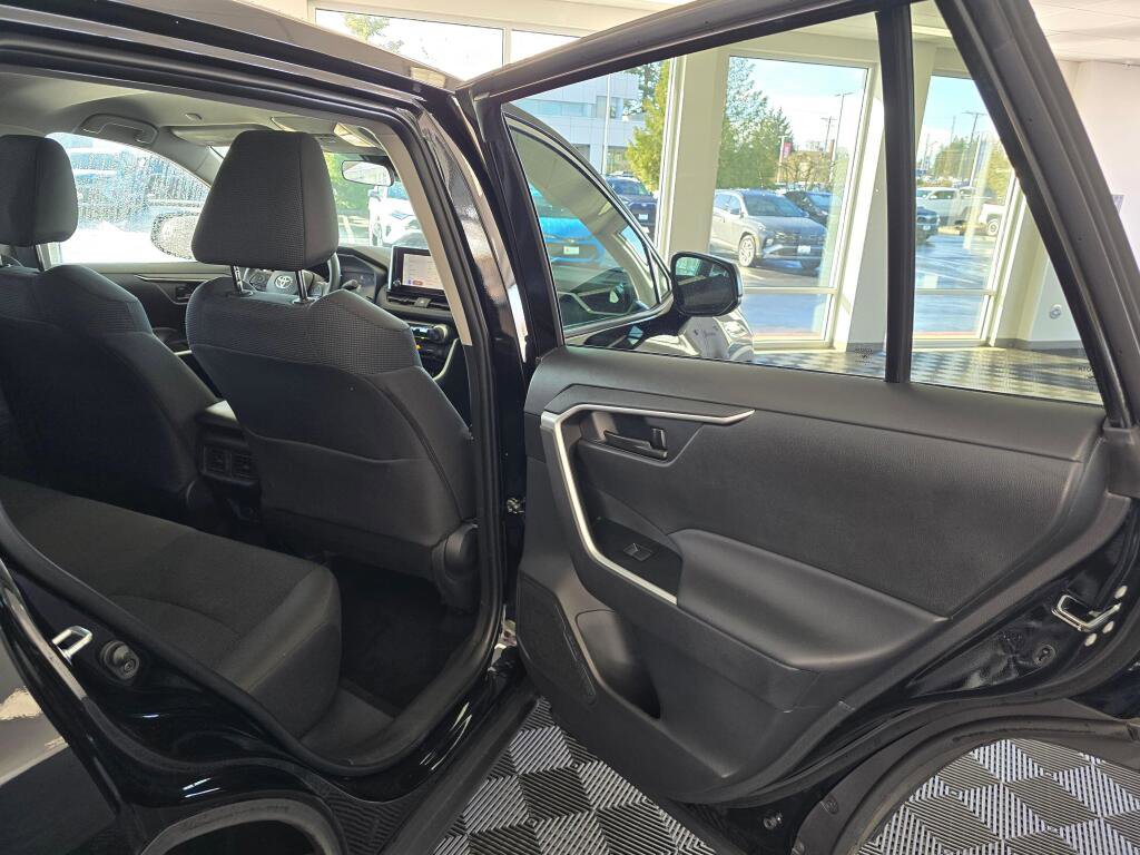 Used 2025 Toyota RAV4 LE image 38