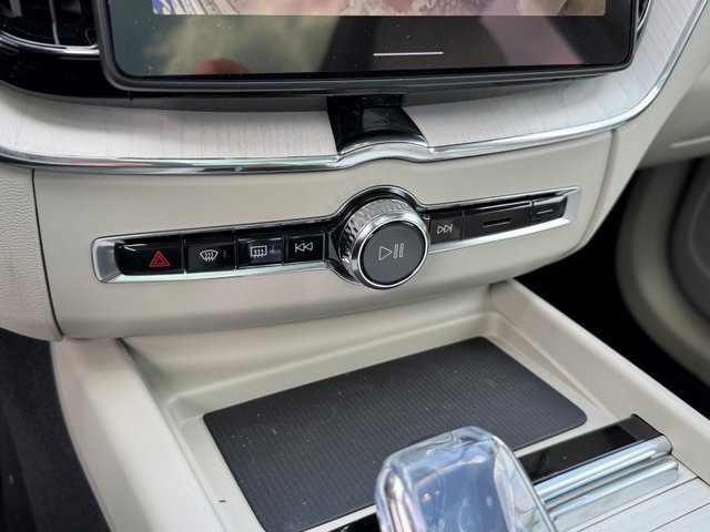 New 2026 Volvo XC60 T8 Ultra w/ Climate Package image 24