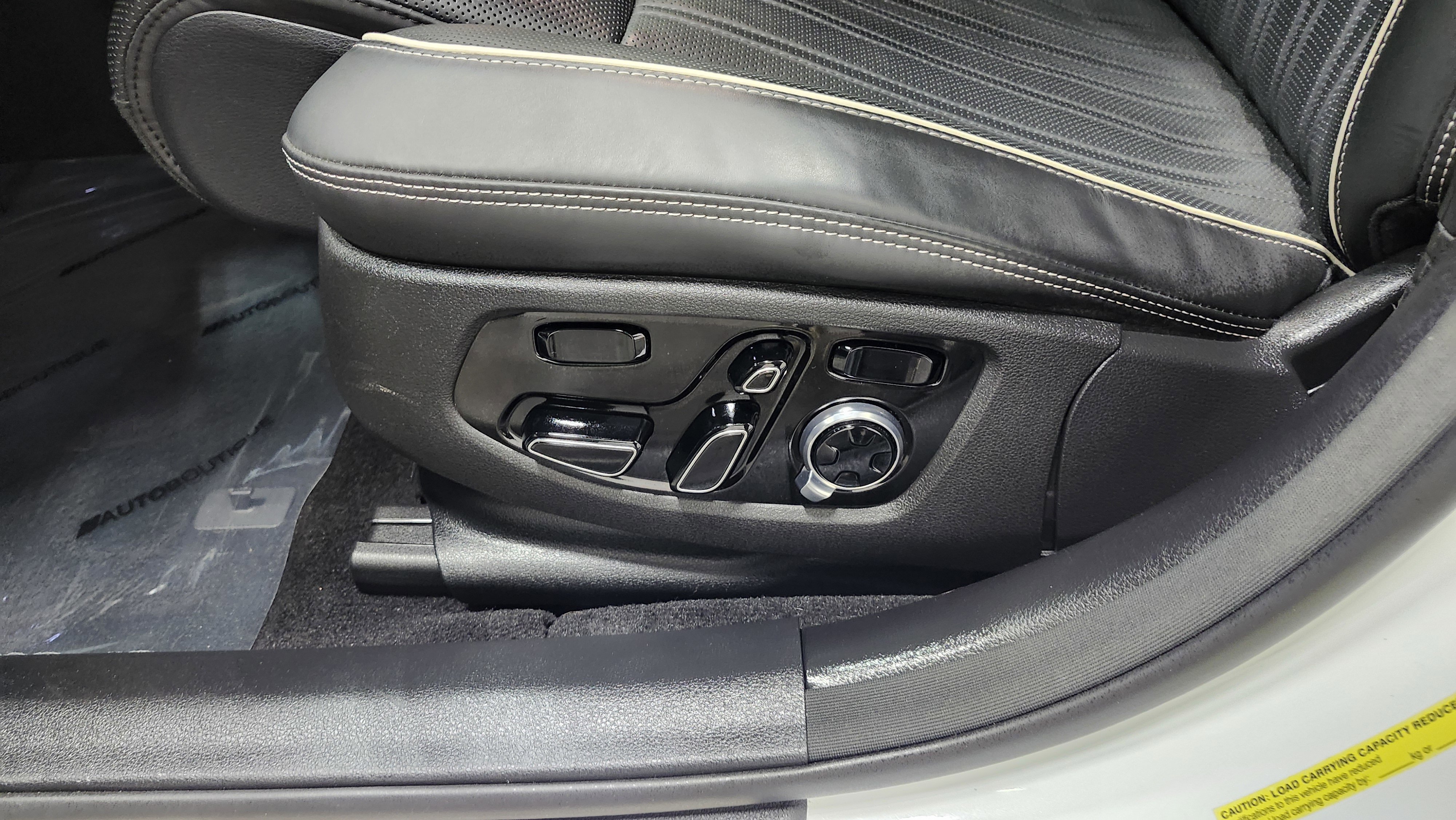 Used 2021 Genesis G90 3.3T Premium image 29