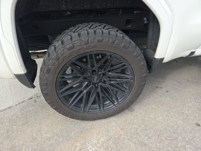 Used 2025 GMC Sierra 1500 AT4 w/ AT4 Premium Package image 7