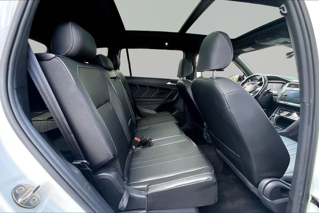 Used 2022 Volkswagen Tiguan SE R-Line image 24
