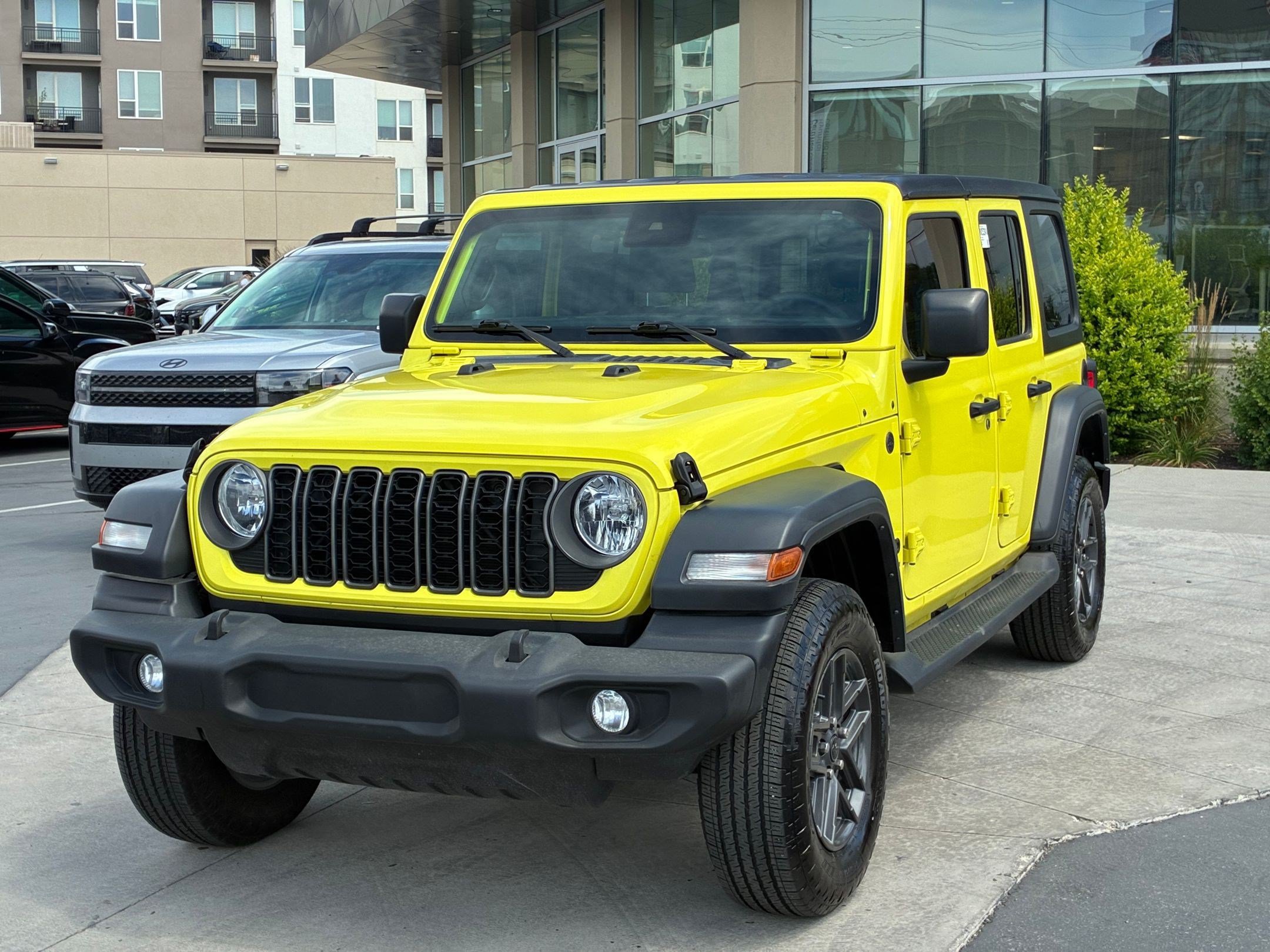 Used 2024 Jeep Wrangler Unlimited Sport AWD/4WD image 10