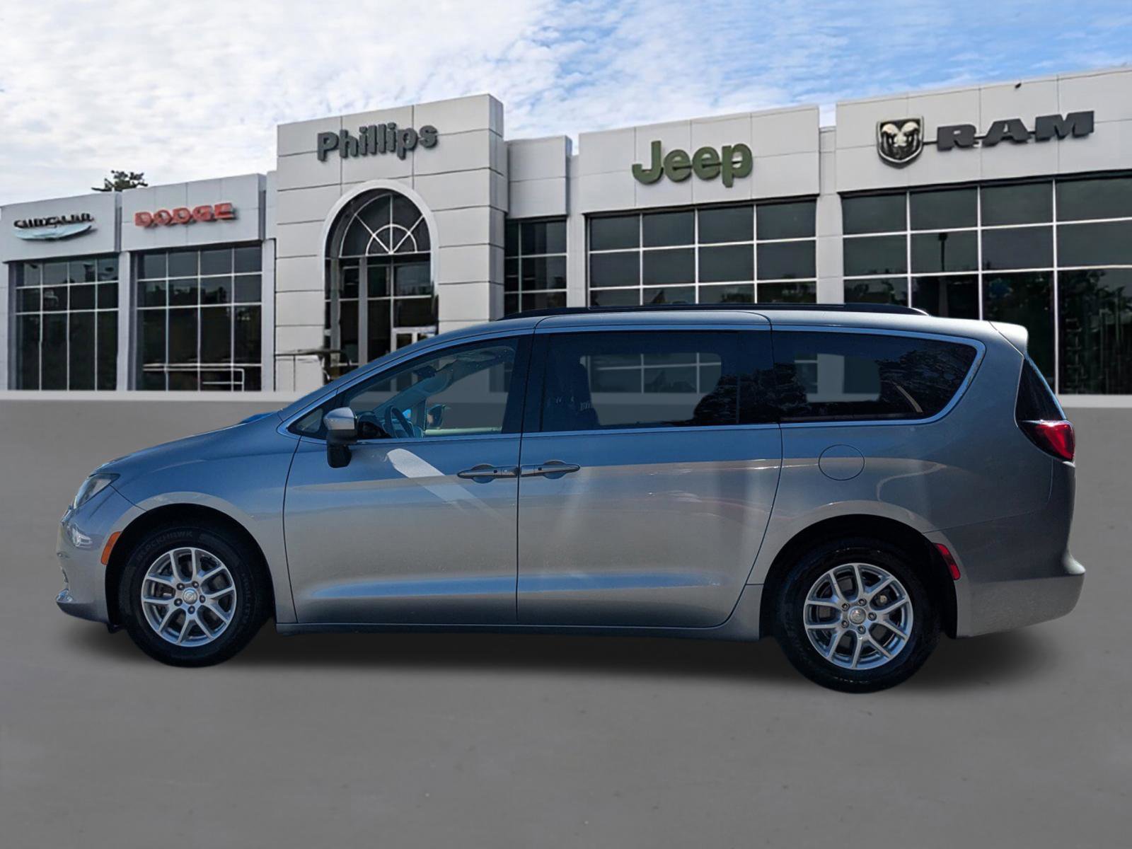 Certified 2020 Chrysler Voyager Lxi FWD image 6