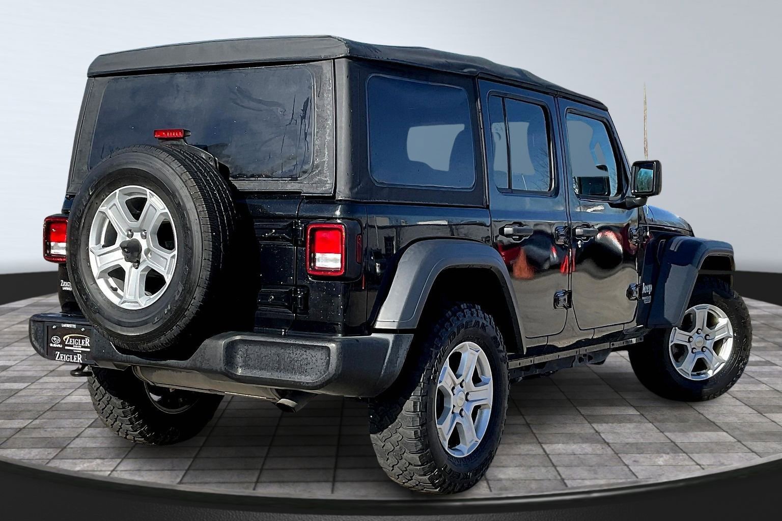 Used 2018 Jeep Wrangler Unlimited Sport S image 2