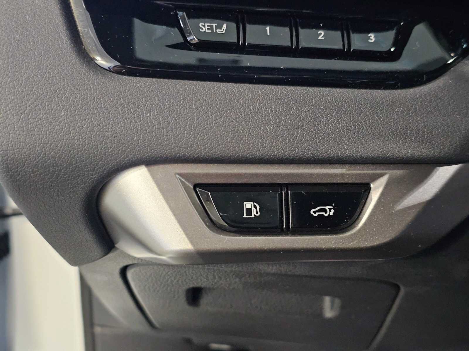 Used 2025 Lexus RX 450h AWD w/ Convenience Package image 19