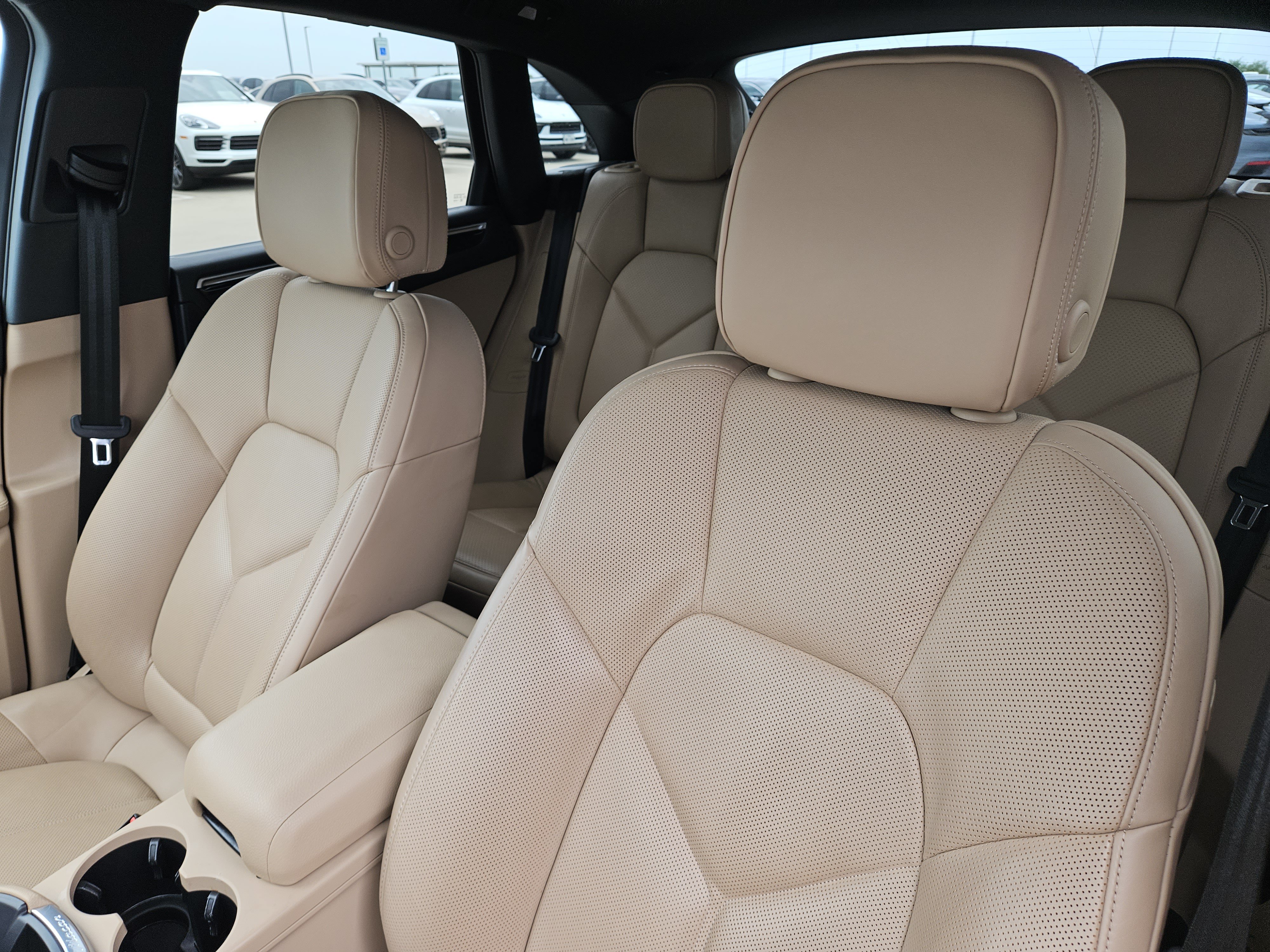 Certified 2023 Porsche Macan Turbo AWD/4WD image 6