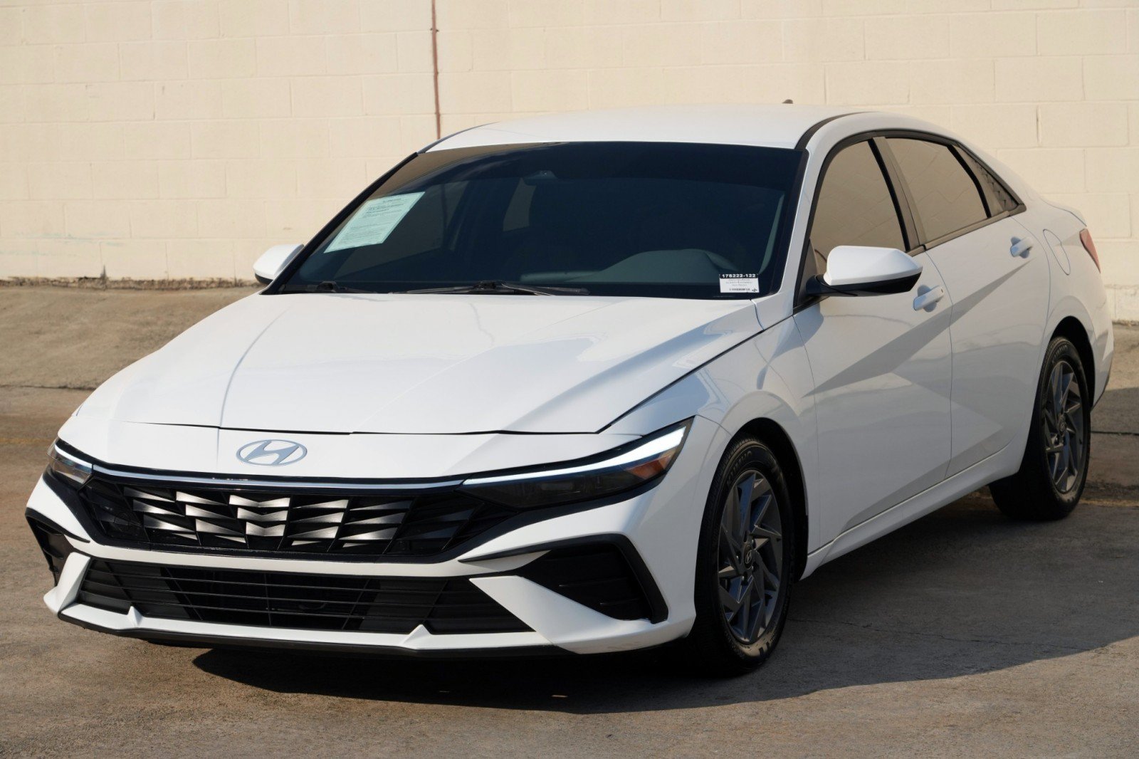 Used 2025 Hyundai Elantra Hybrid FWD image 40