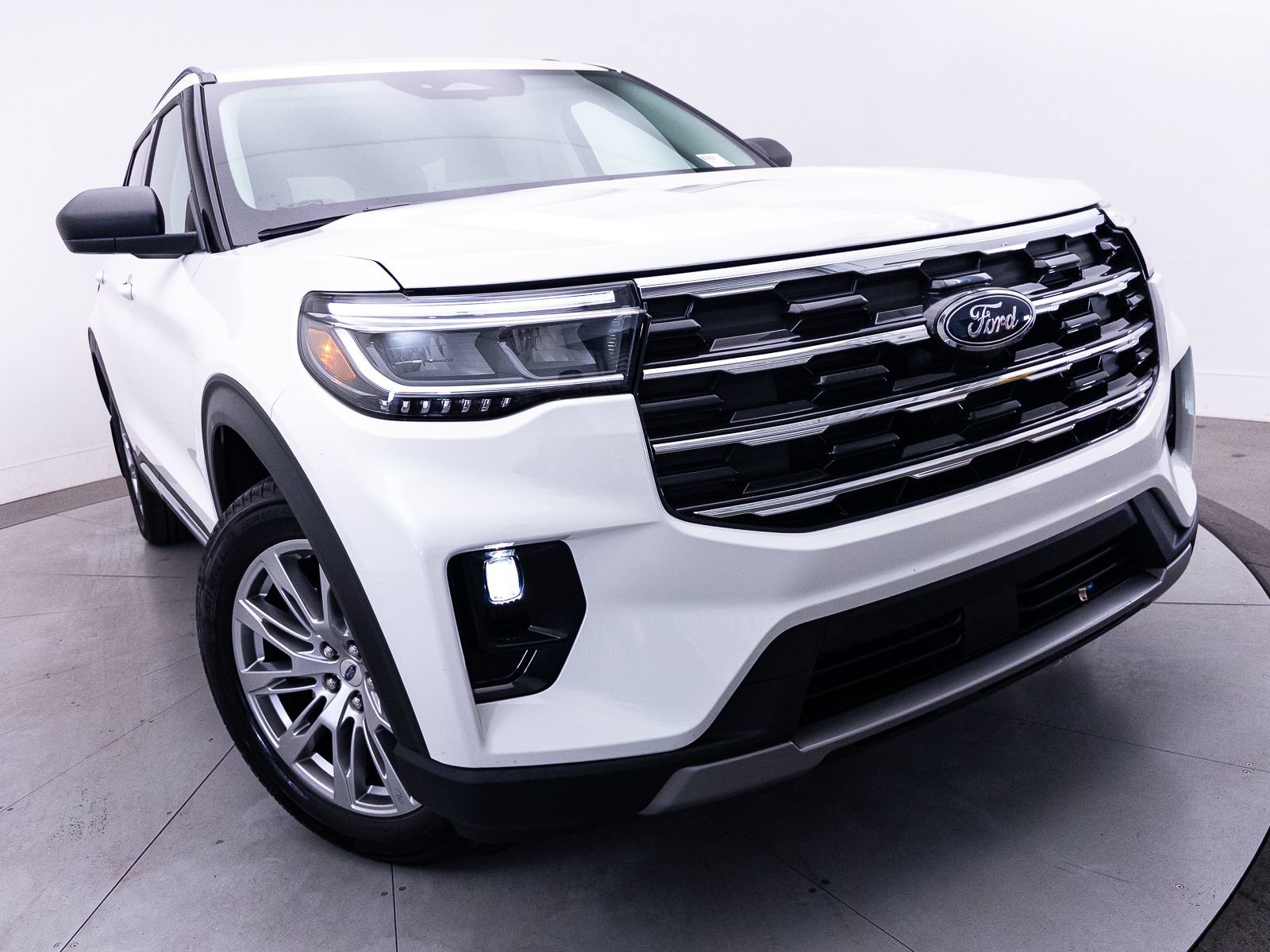 Used 2025 Ford Explorer Active w/ Active Comfort Package AWD/4WD image 4