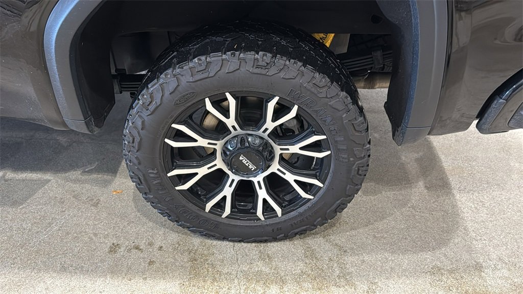 Used 2024 GMC Sierra 1500 AT4X image 10