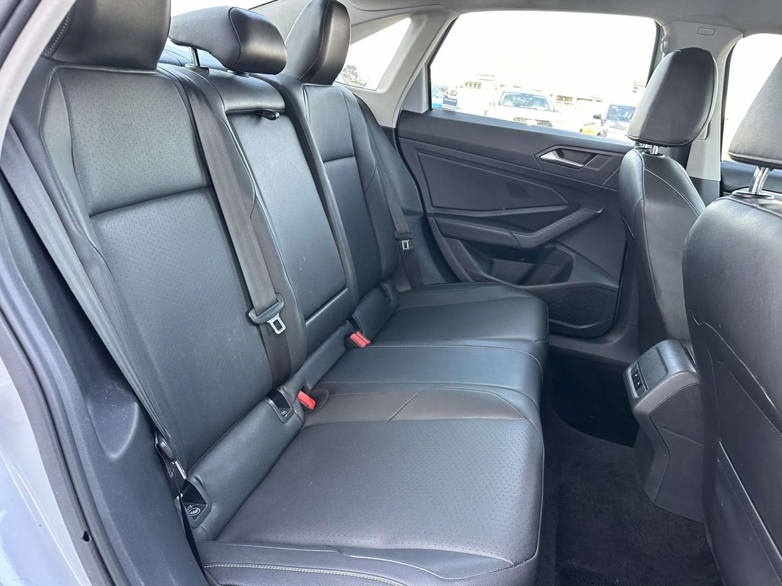 Used 2019 Volkswagen Jetta SE w/ Cold Weather Package FWD image 11