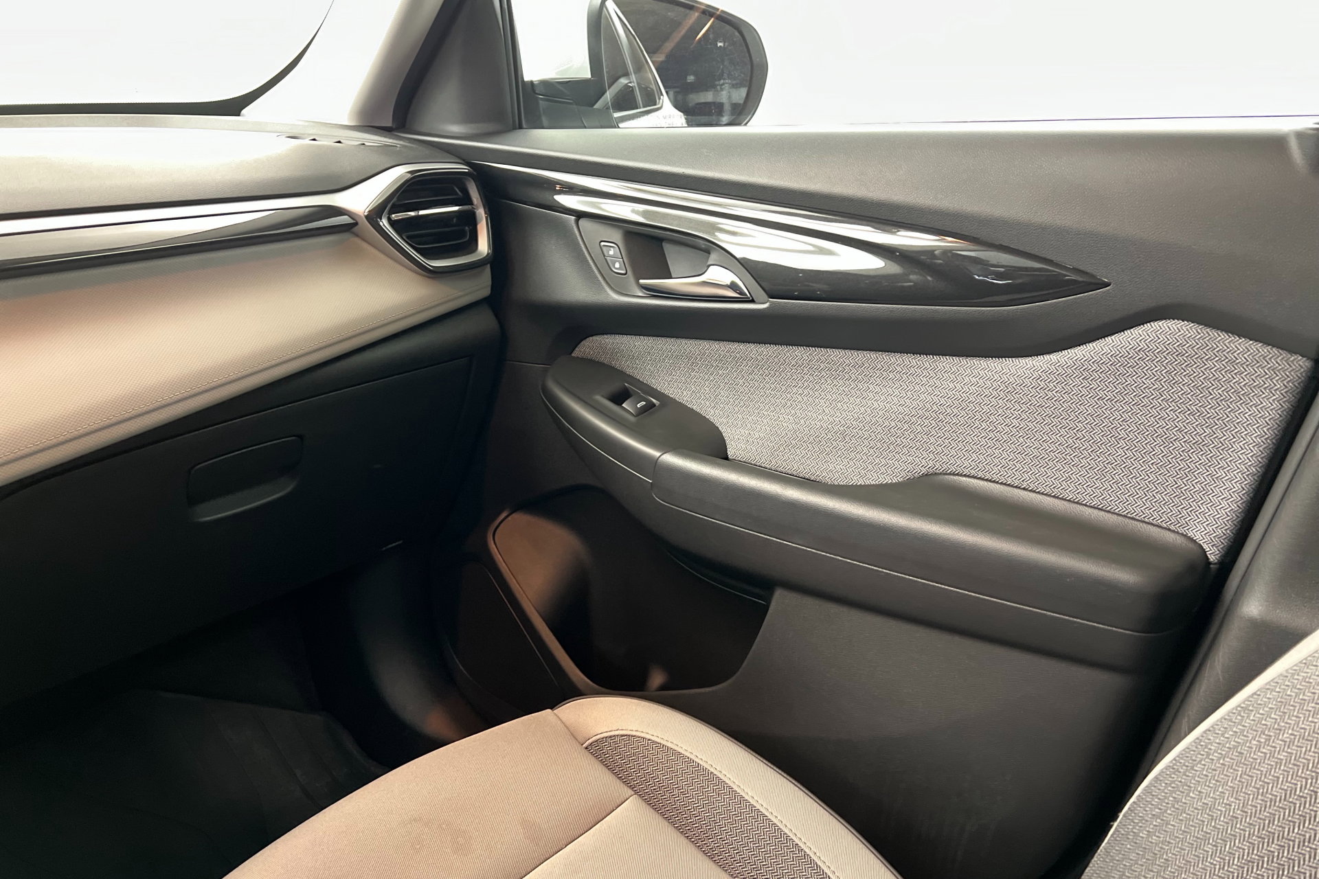 New 2025 Chevrolet TrailBlazer LT w/ Convenience Package image 11