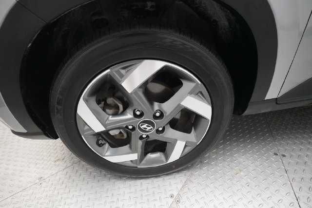 Used 2025 Hyundai Venue SEL FWD image 26