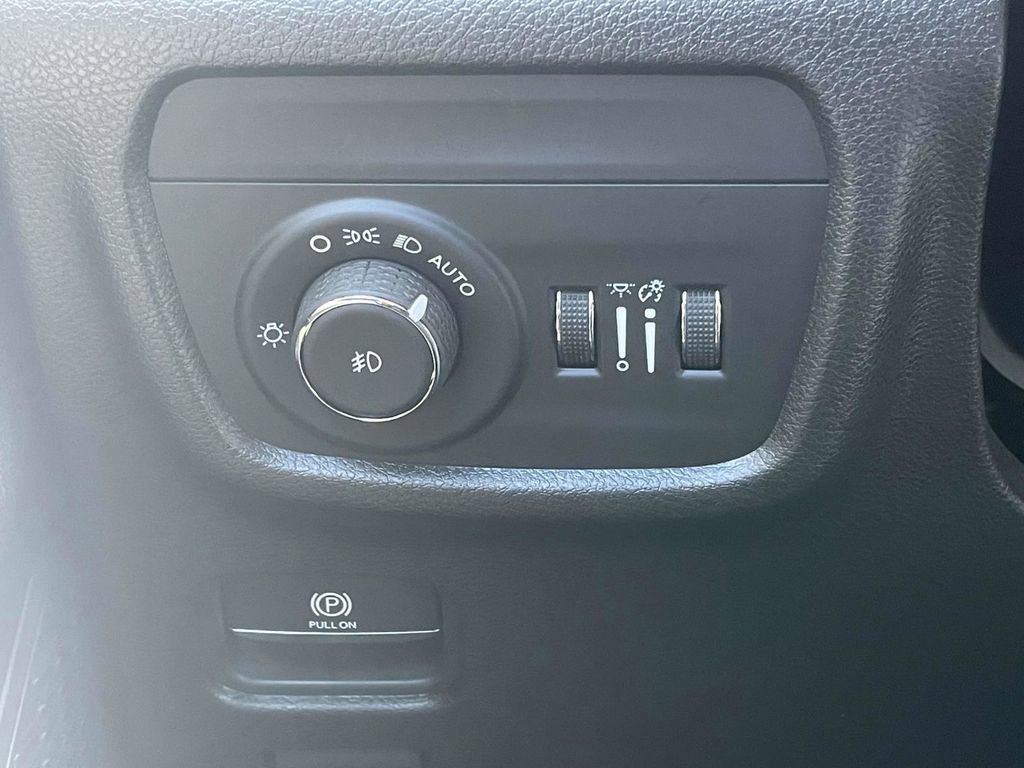 Certified 2025 Jeep Grand Cherokee Limited image 29