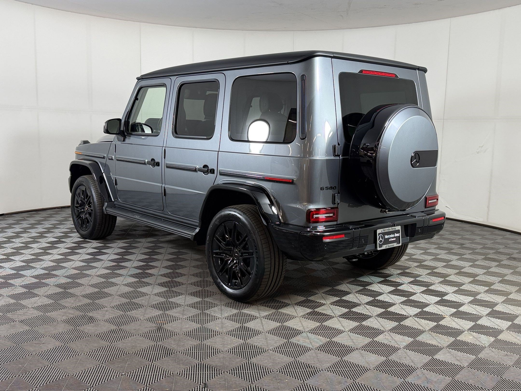New 2027 Mercedes-Benz G 580 e image 3
