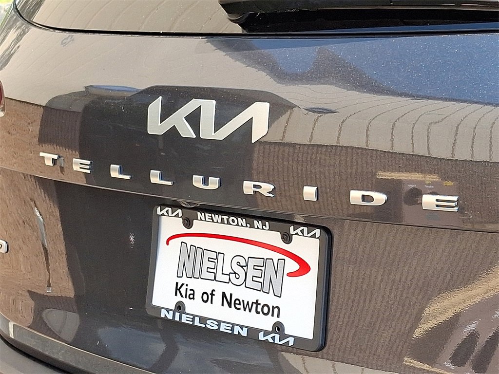 Certified 2022 Kia Telluride S image 16
