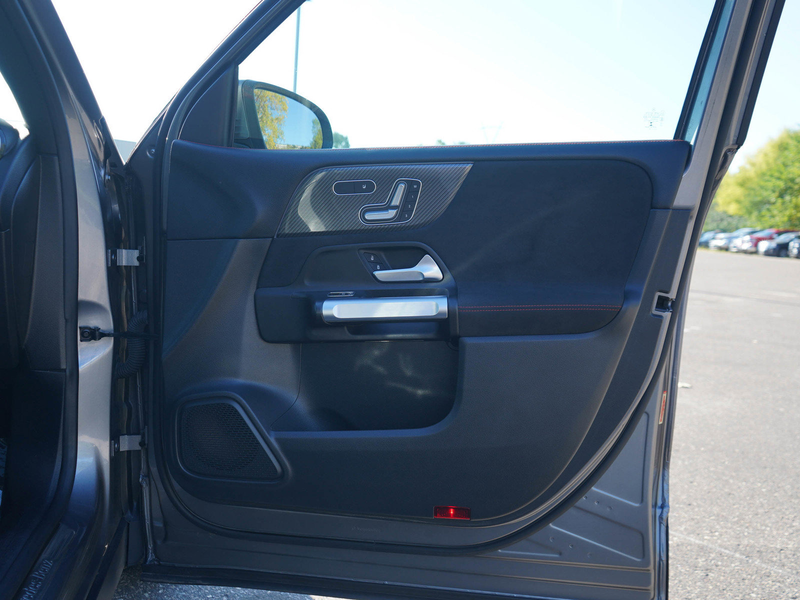 Used 2021 Mercedes-Benz GLB 250 4MATIC image 9