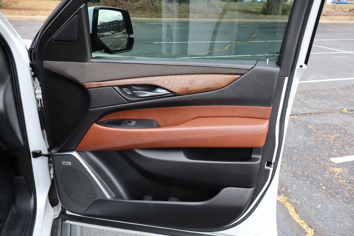 Used 2016 Cadillac Escalade Premium AWD/4WD image 28