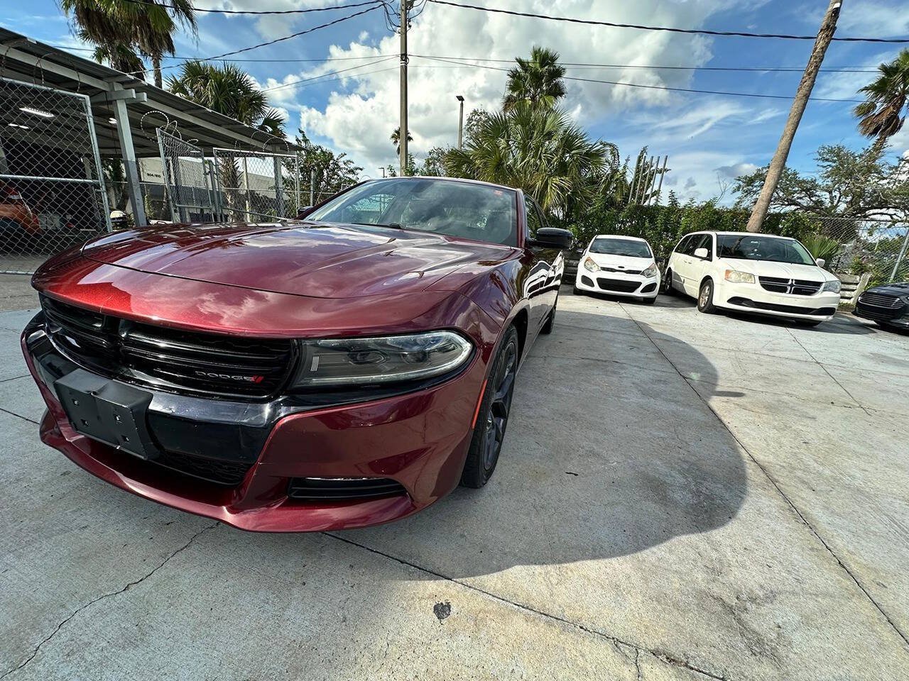 Used 2022 Dodge Charger SXT w/ Plus Group RWD image 2