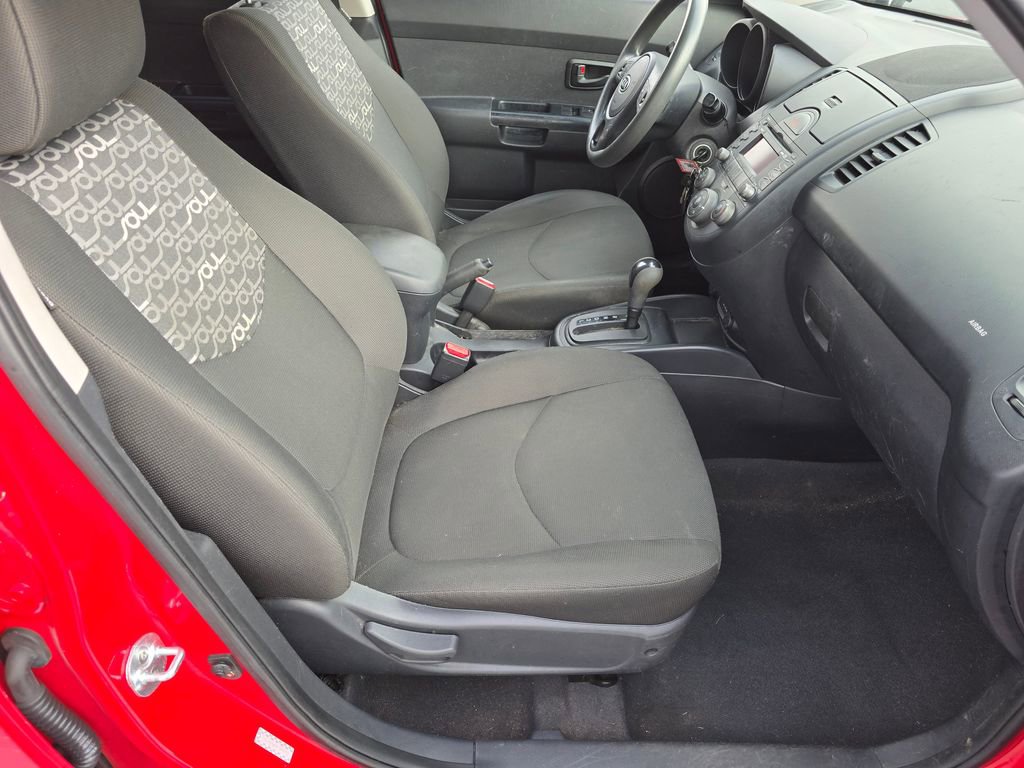Used 2010 Kia Soul + w/ Audio Pkg image 13