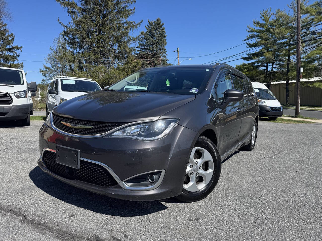 Used 2017 Chrysler Pacifica Touring-L Plus w/ Advanced Safetytec Group FWD image 3