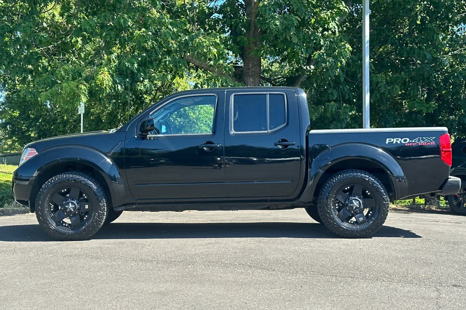 Used 2012 Nissan Frontier PRO-4X AWD/4WD image 5