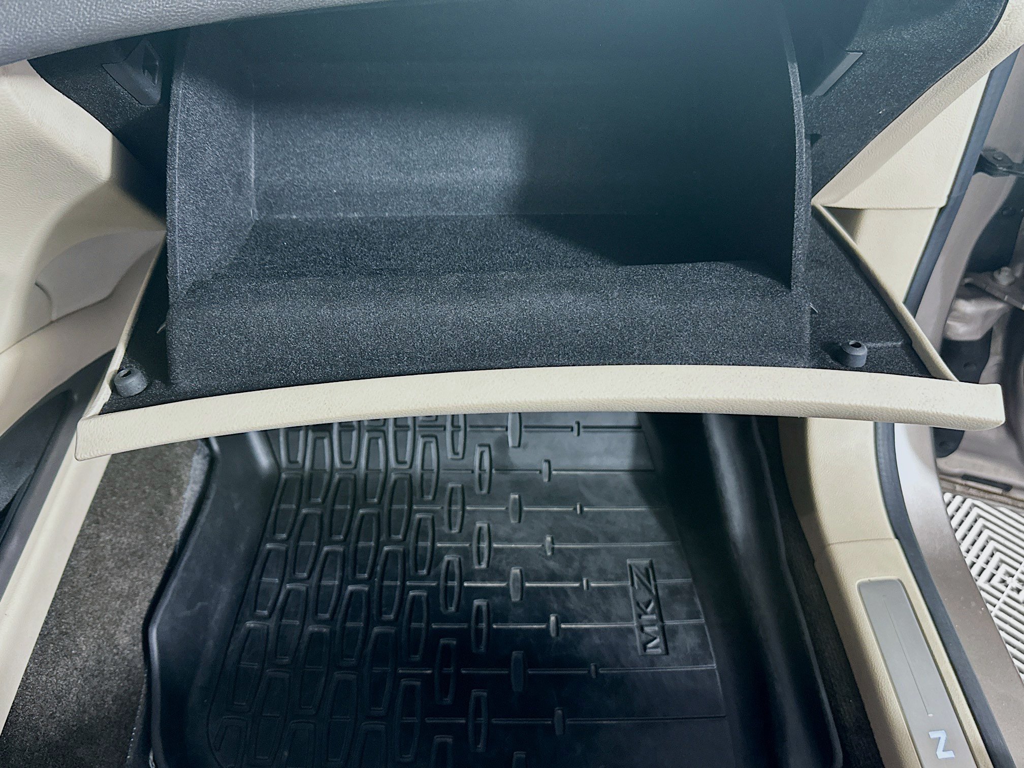 Used 2018 Lincoln MKZ Premiere w/ Magnetic Appearance Package FWD image 32